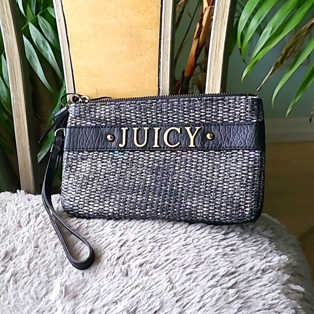 Juicy Couture Wristlet/Clutch ❤️